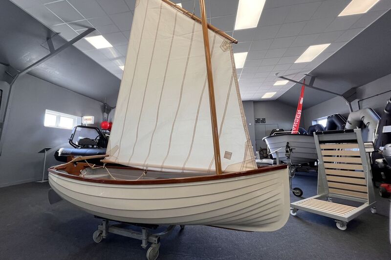  Classic Sailing Dinghy Jade-10