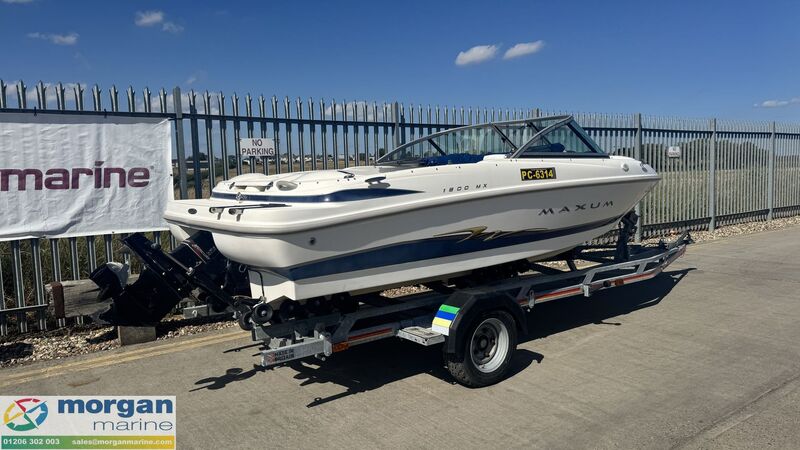  Maxum  1800 MX bow rider