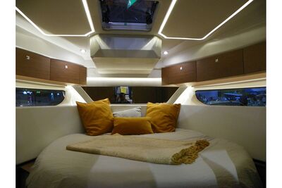Jeanneau Merry Fisher 1095 - LED lights in the cabins 