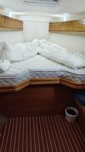 Bavaria 37 msp749314 VS Bavaria Bavaria 37 Cruiser