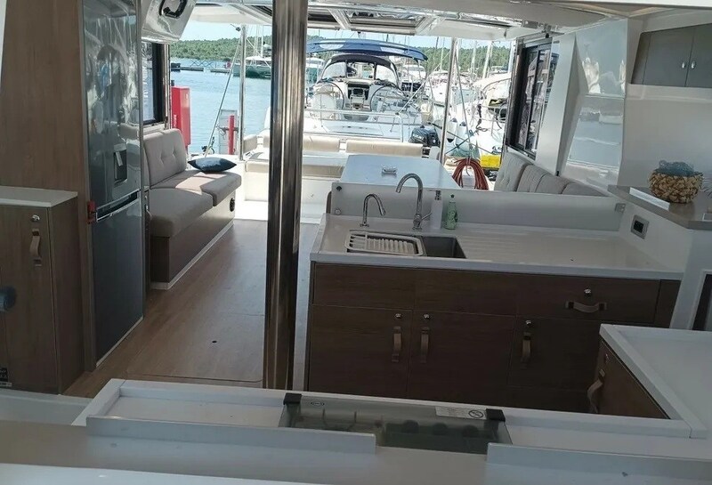 Bali 4.2_10 Catana Bali 4.2