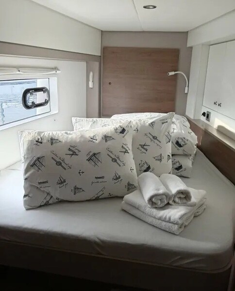 Bali 4.2_13 Catana Bali 4.2