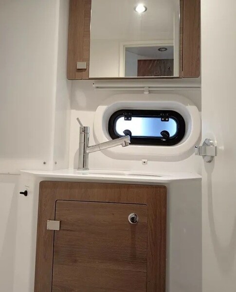 Bali 4.2_16 Catana Bali 4.2