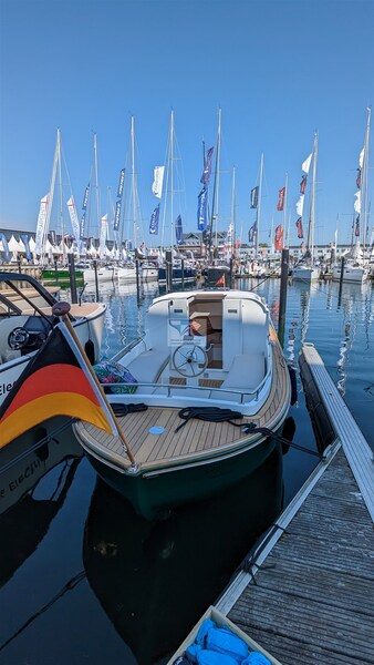 Tuck 22 27 Yachtwerft Hamburg GmbH Elektro Tuckerboot 22f