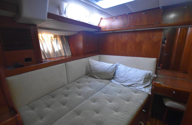 OYSTER 80 Deck Saloon