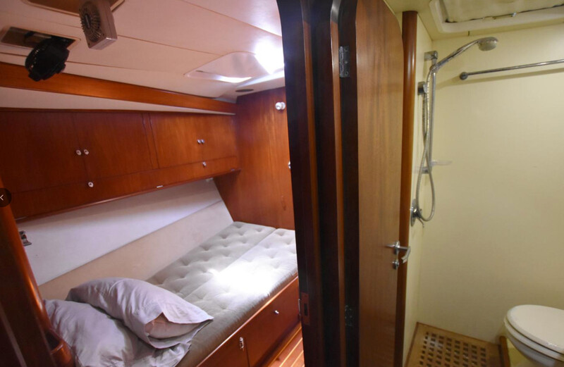  OYSTER 80 Deck Saloon