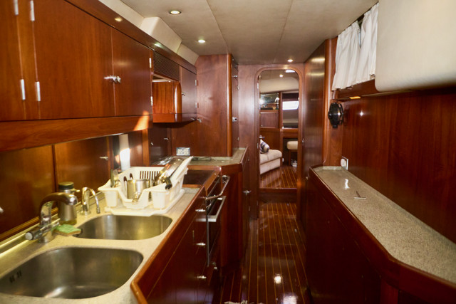  OYSTER 80 Deck Saloon