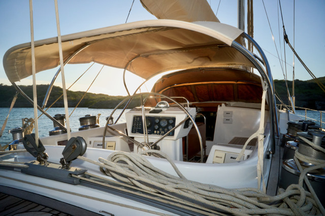  OYSTER 80 Deck Saloon