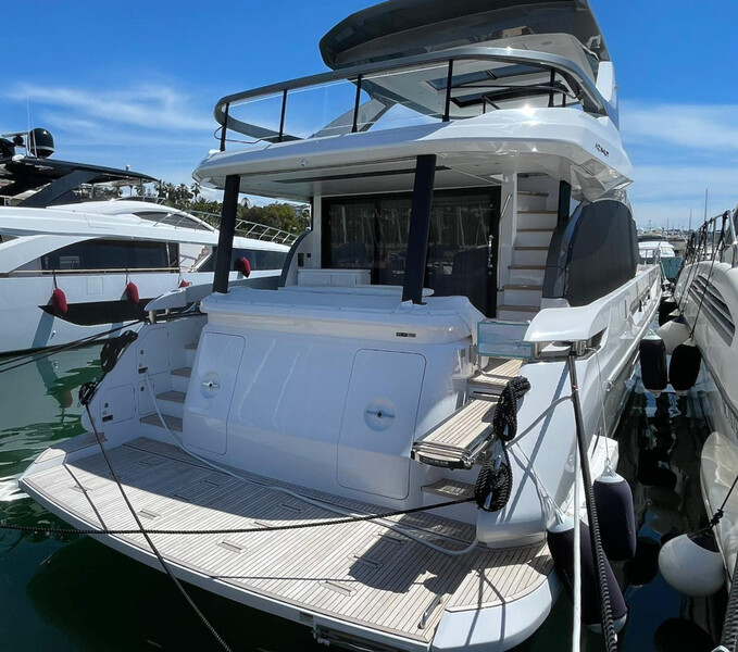  Azimut 72