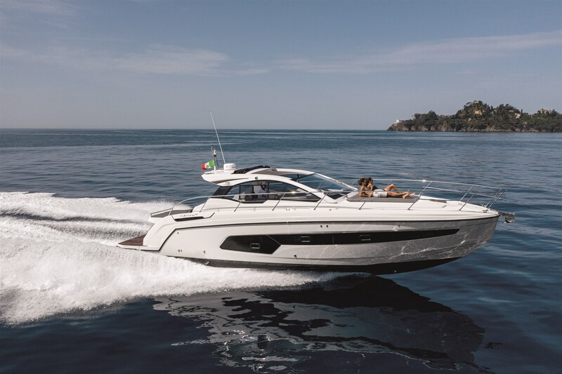 A45 Running 4 Azimut Atlantis 45