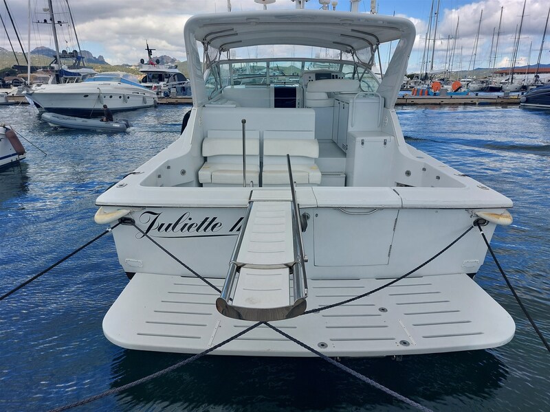 Hatteras 39 Express stern view Hatteras HATTERAS 39 SPORT EXPRESS