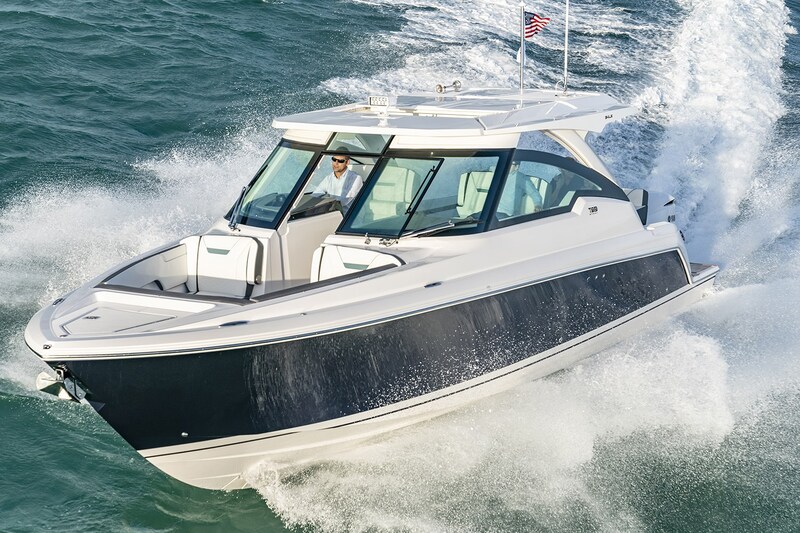 Tiara 34 LX Sport running Tiara Yachts 34 LX