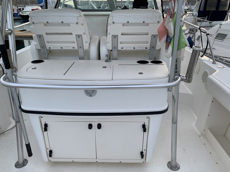 Boston 28 Outrage cockpit detail Boston Whaler OUTRAGE 28