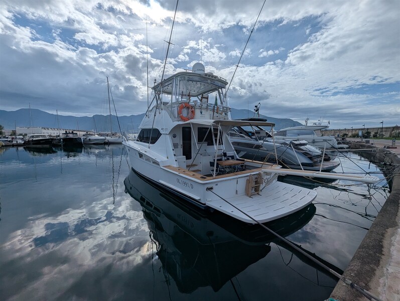 Hatteras 50 aft profile Hatteras 50 CONVERTIBLE