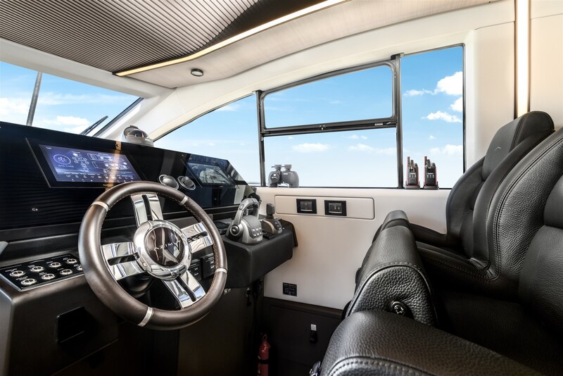 Azimut S7New helm station Azimut S7 M/Y 2023
