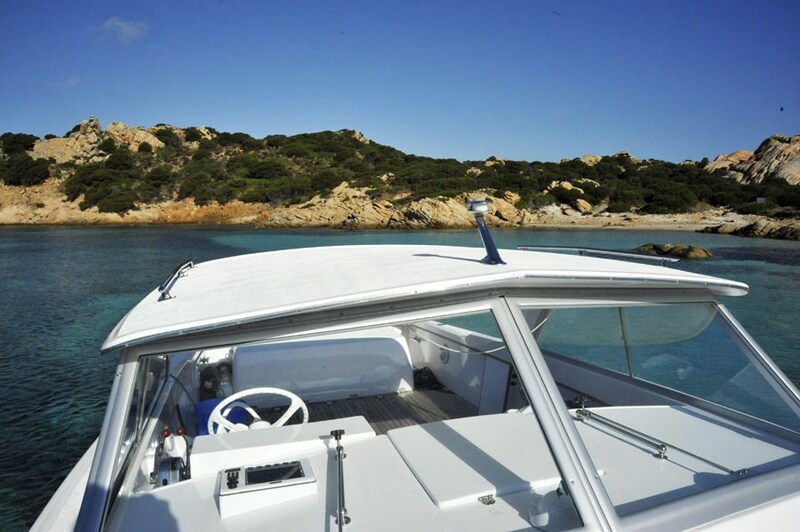 Bertram 25 MKII Hard Top windshield Bertram Yacht 25' HT