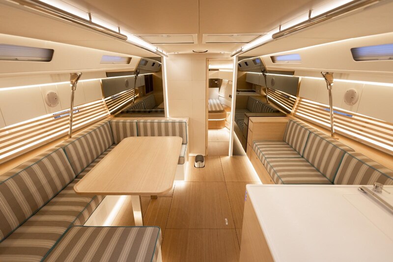IY 15.98 interior Italia Yachts 15.98