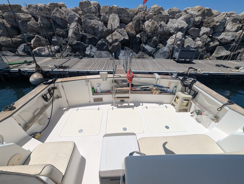 Sabre 42 Express cockpit Sabre Yachts 42' Hard Top Express
