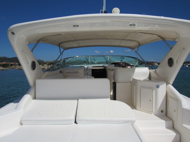 Riviera 4000 Offshore, cockpit detail Riviera Marine 4000 Offshore