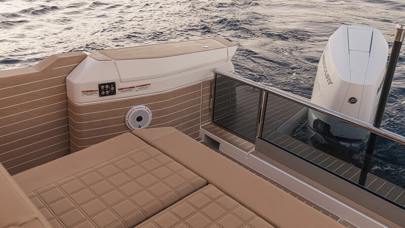 SAXDOR 400 GTS Aft detail Saxdor 400 GTS