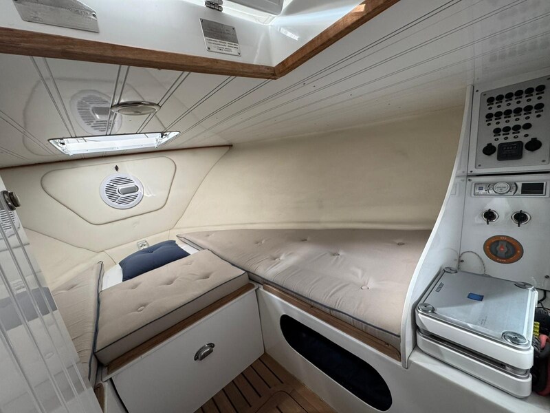 {I} Interiors Bertram Yacht 25' HT