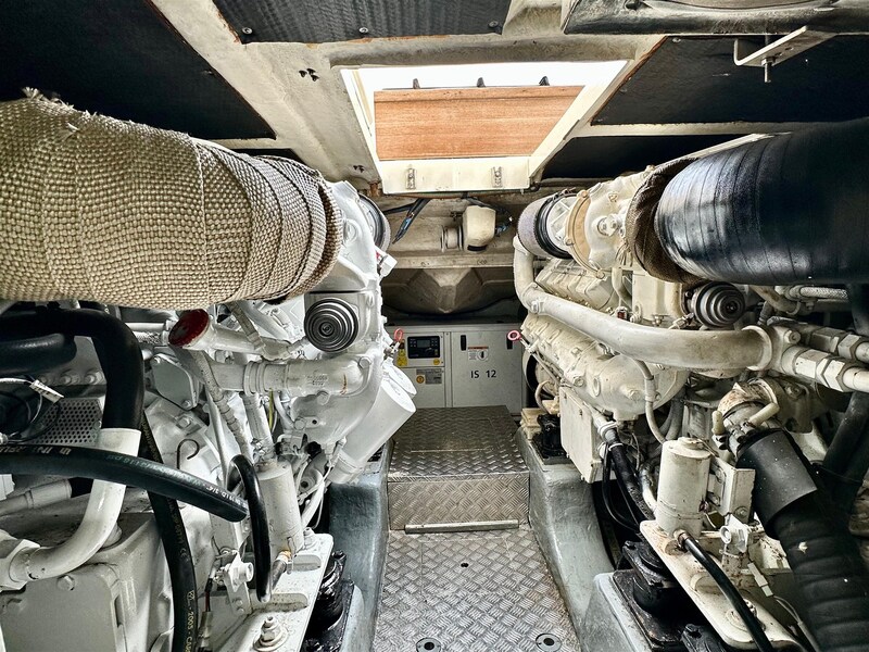 {I}Engine room Mochi Craft MOCHI 51 DOLPHIN