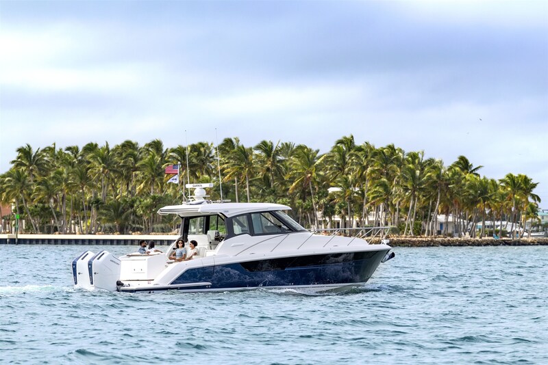 Profile Tiara Yachts 39LE