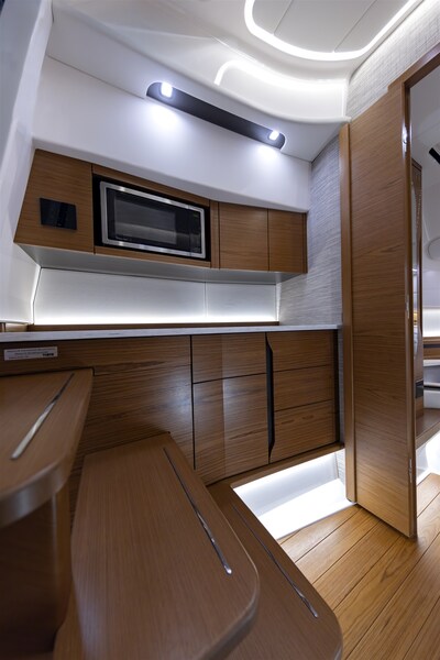 {I} Interiors Tiara Yachts 46LS