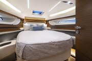 {I} Master cabin Tiara Yachts 39LE