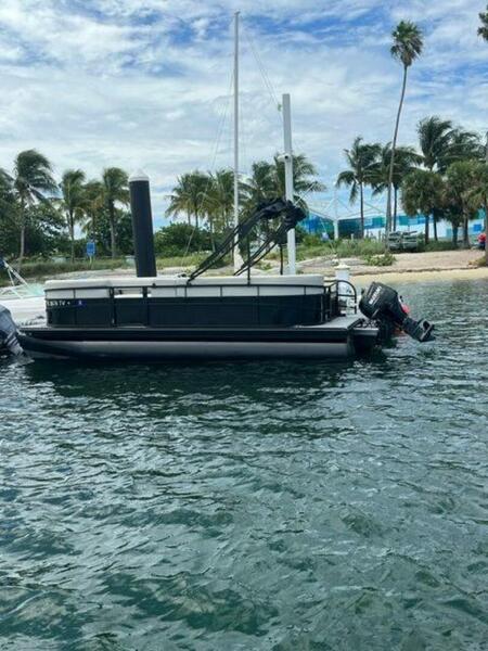  Vision WX Tritoon