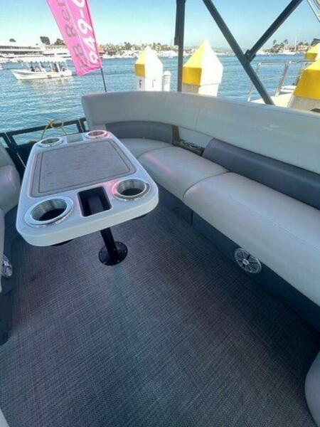 Vision WX Tritoon