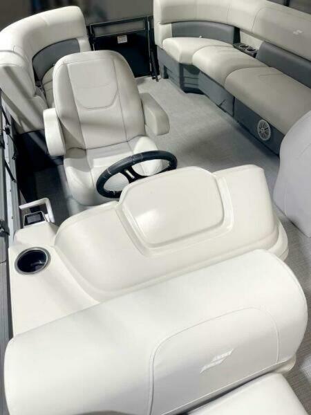  Vision WX Tritoon