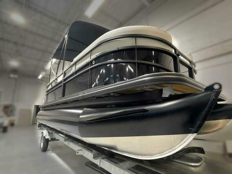  Vision WX Tritoon