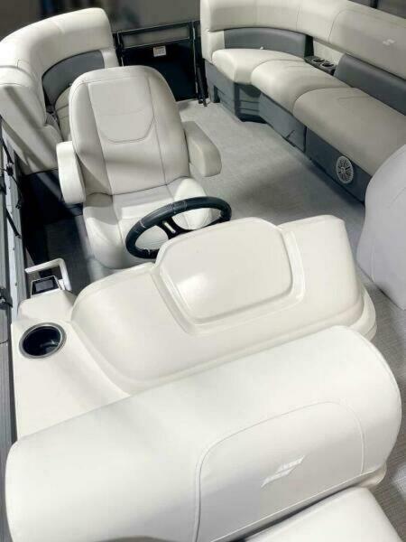  Vision WX Tritoon