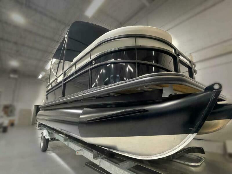  Vision WX Tritoon
