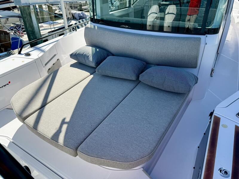  Axopar 37 Cross Cabin