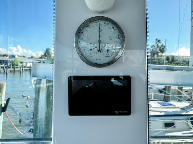  Axopar 37 Cross Cabin