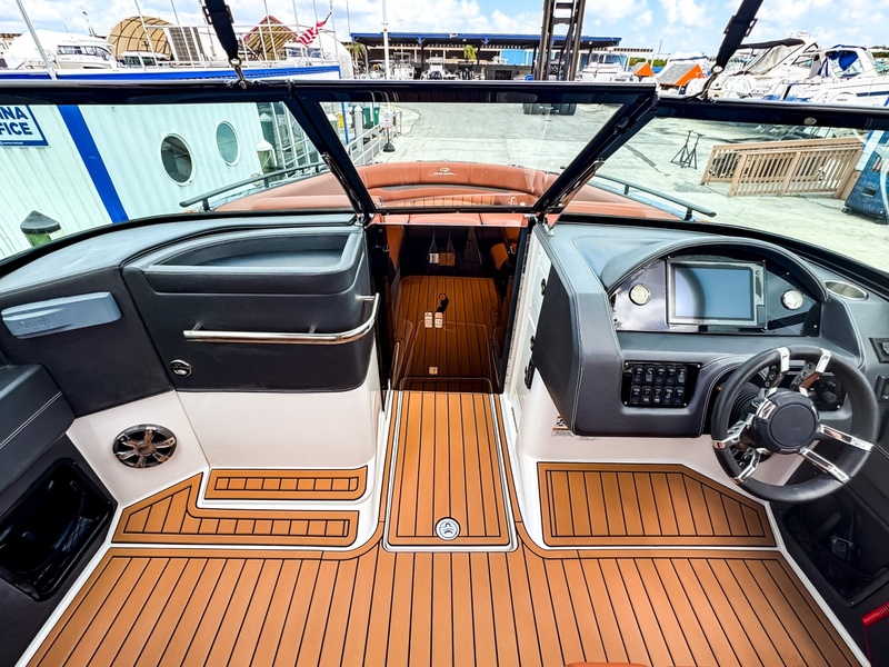  Regal 2800 Bowrider