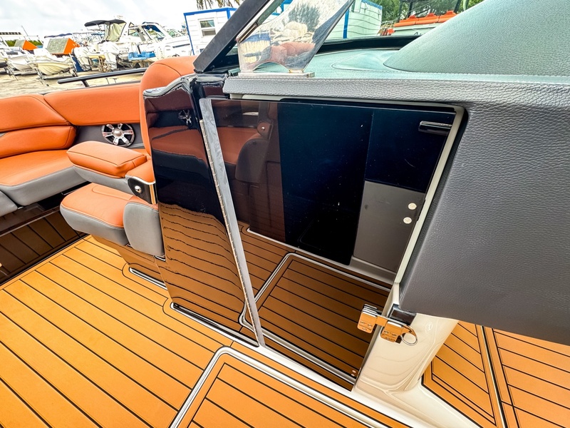  Regal 2800 Bowrider