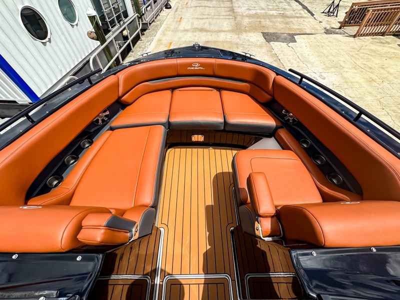  Regal 2800 Bowrider