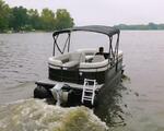  Vision WX Tritoon