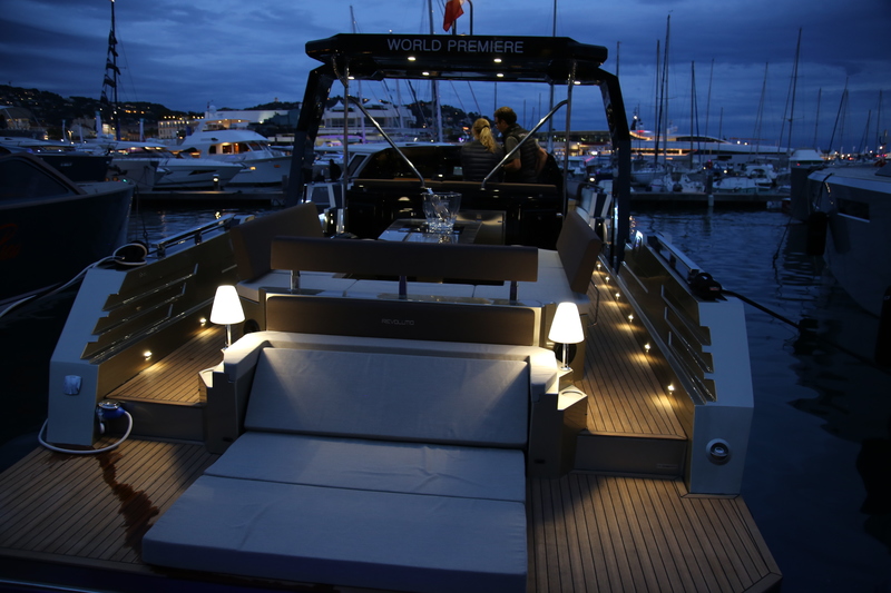 Cannes Yachting Festival by night After dark att Cannes Yachting Festival