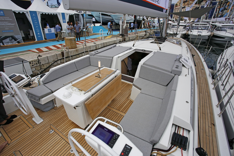 Cockpit Beneteau Oceanis 46.1