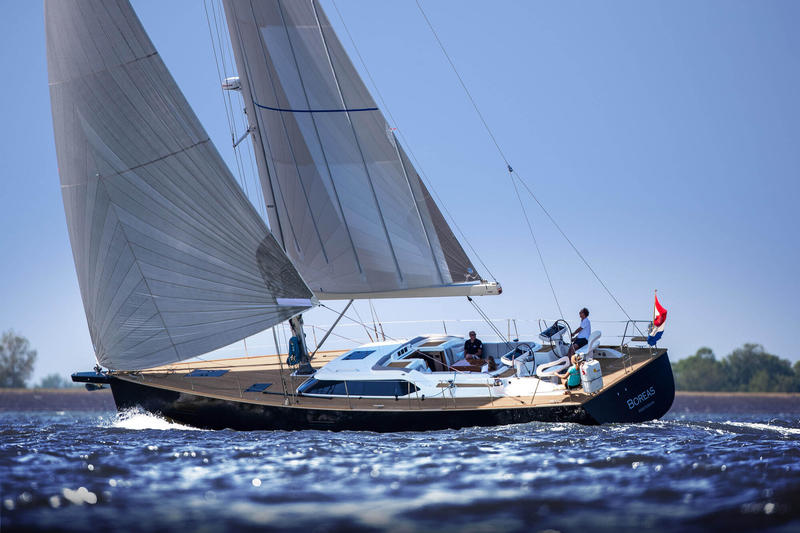 Sailing Contest 55CS wins European Yacht of the Year 2021 - Luxury Cruiser