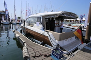 Sealine C330 Hanseboot ancora boat show 2016
